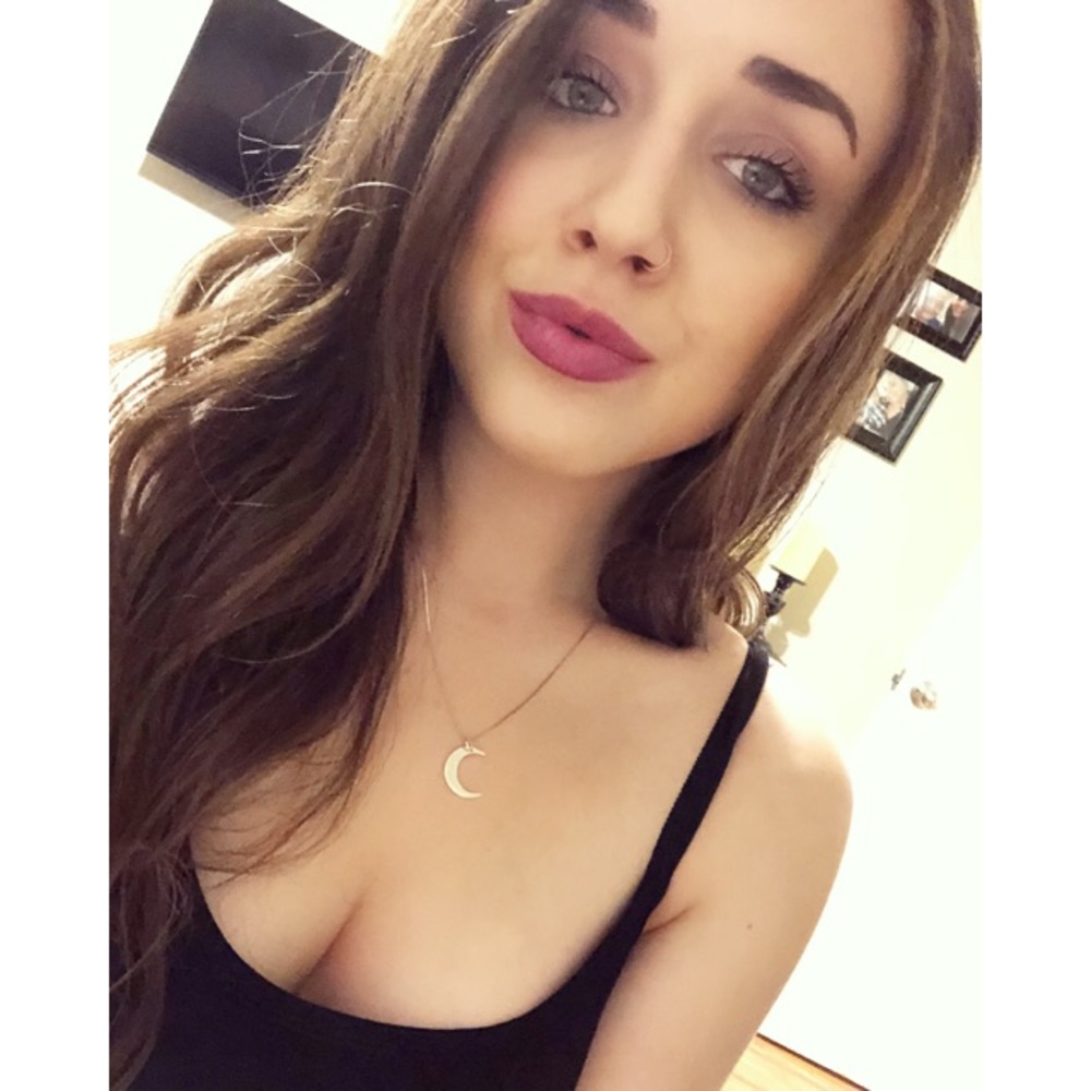 Meet your seller 💕👑🌸